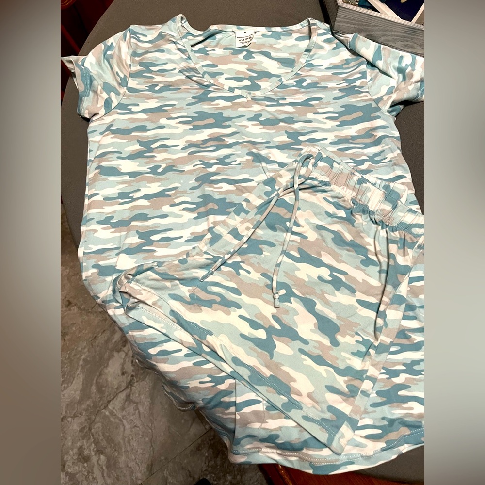 NWOT Women’s Camo Pjs set